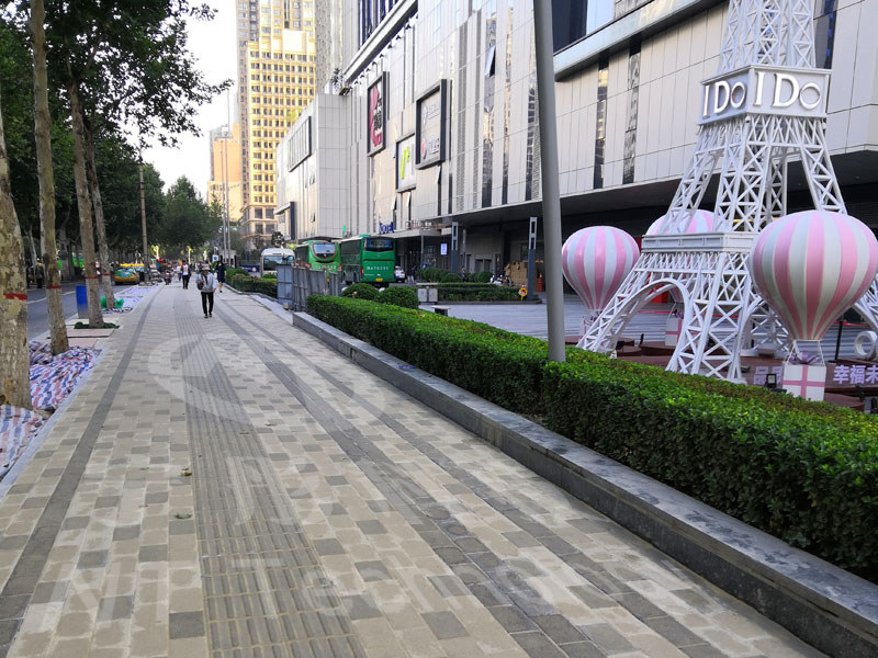陕西西安未央路人行道陶瓷透水砖项目案例展示